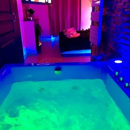 La Suite Romantique Jacuzzi,Parking Gratuit,Centre Sens Exterior photo