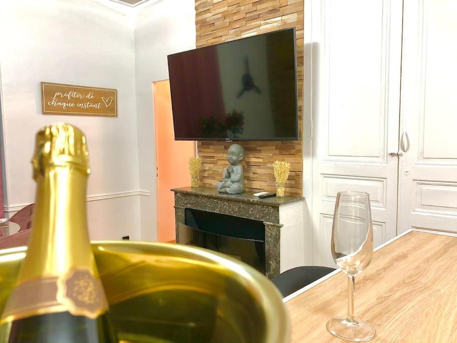 Apartment La Romantique Jacuzzi,parking Gratuit,centre Sens