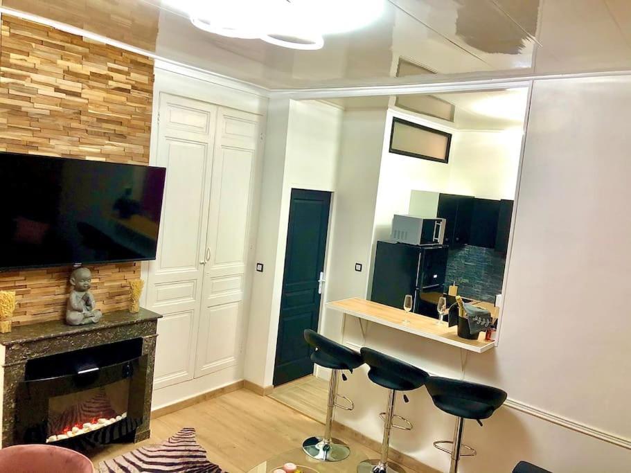 La Romantique Jacuzzi,parking Gratuit,centre Apartment Sens